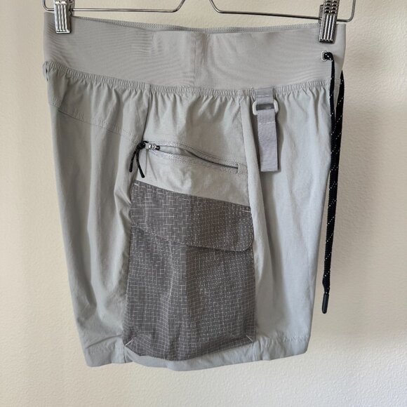 Lululemon Multi-Pocket Cargo Hiking Shorts Seal Grey Sz 6 - Picture 4 of 16